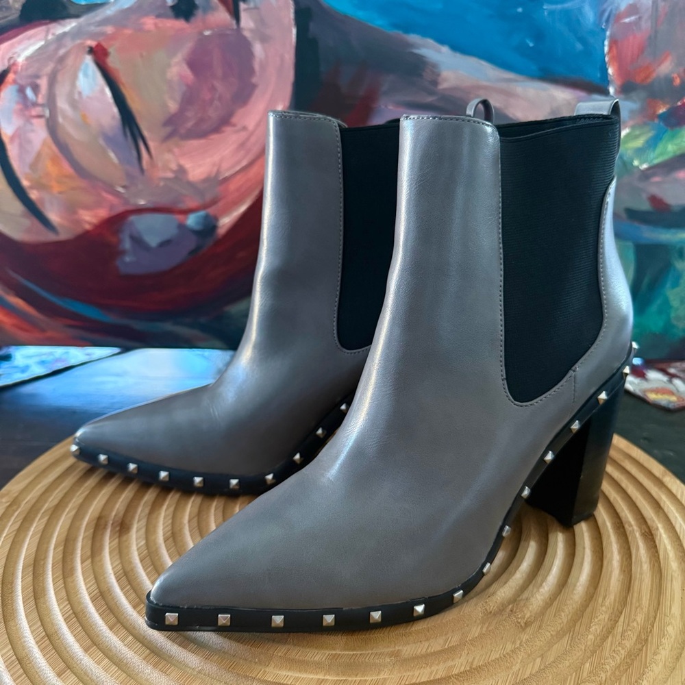 Charles By Charlie David Women's Gray Ankle Silver Studded Boots Size 7.5 New